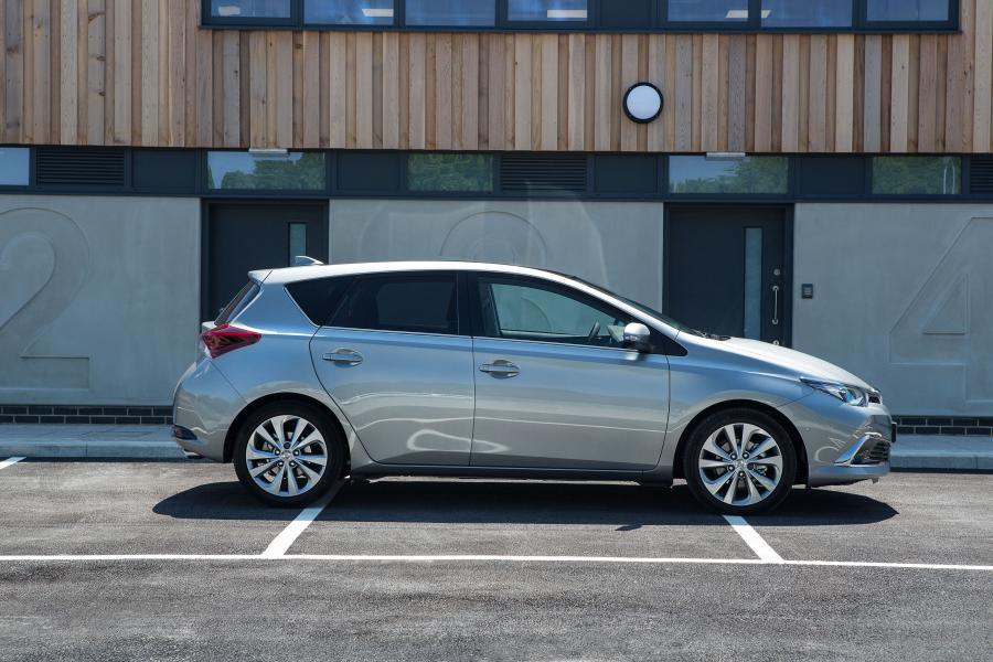  Toyota Auris 2015 года  (UK) (фото 34 из 43)